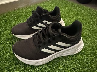 Zapatillas Adidas Talla 36. Prácticamente 4 usos