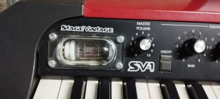 Korg SV-1 +Funda con ruedas+hard case+accesorios