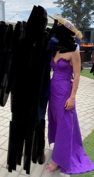 Vestido palabra de honor  y Pamela