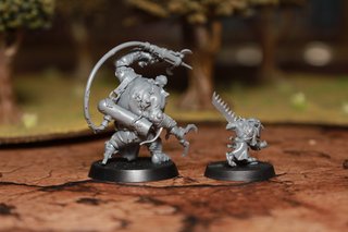 Warhammer 40.000 Orks Painboy with Grot Orderly