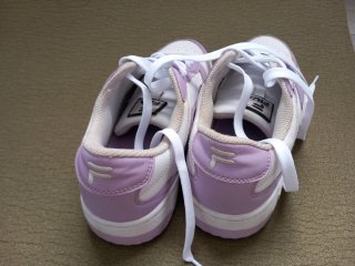 Zapatillas Fila moradas y blancas