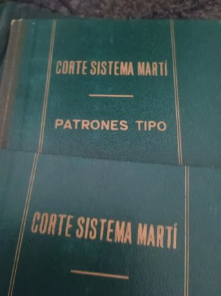 Dos libros de corte y confecion sistema Marti