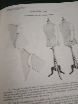 Dos libros de corte y confecion sistema Marti