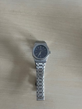 Reloj podegar nuevo, plateado y azul claro