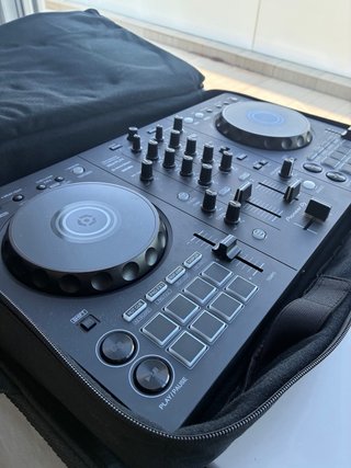 Controladora DJ Pioneer DDJ-FLX4 con funda