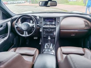 INFINITI qx70