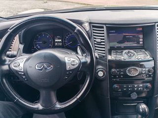 INFINITI qx70
