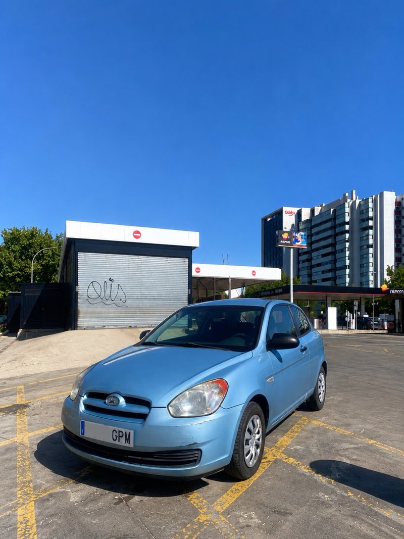 Hyundai Accent - foto 1