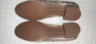 Zapatos de piel dorados