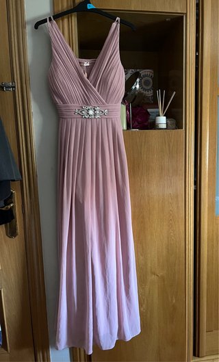 Vestido de fiesta rosa con pedrería