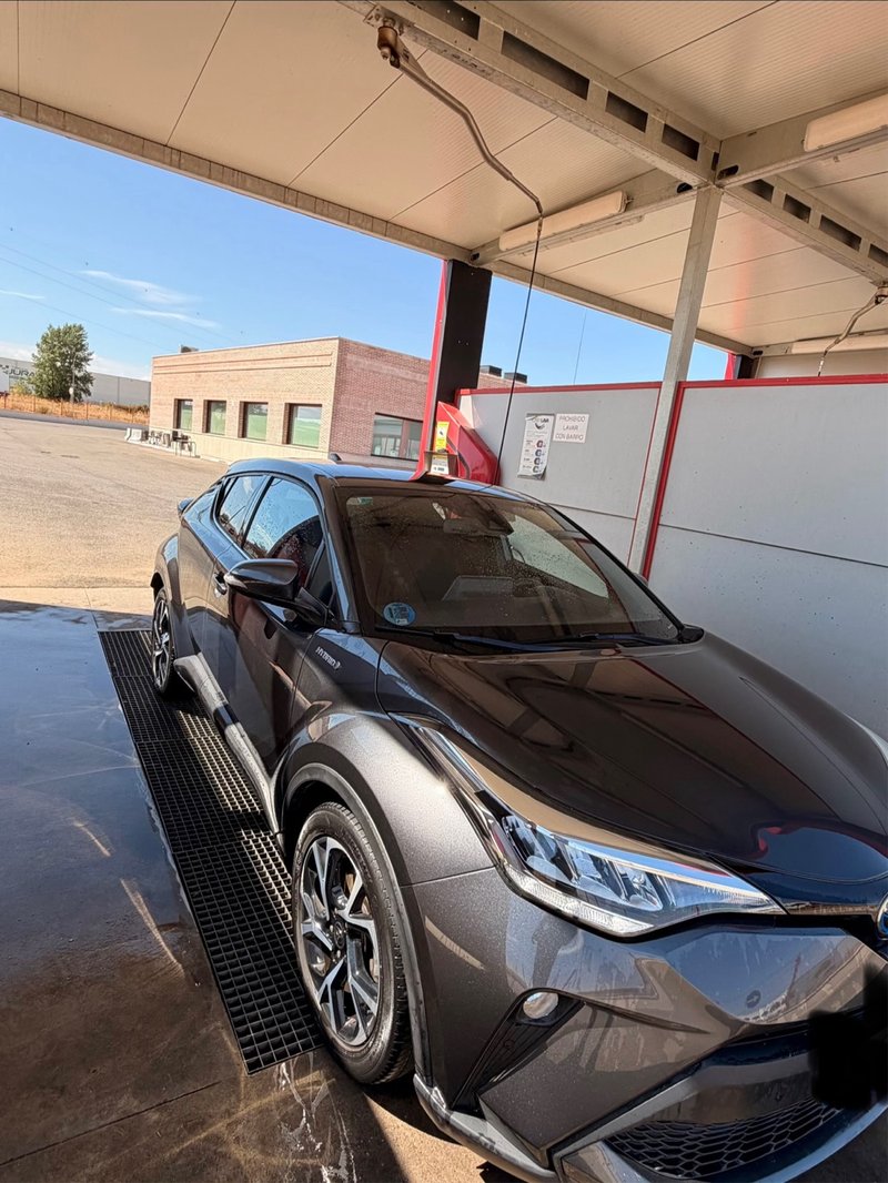 Toyota C-HR 2022 - foto 1