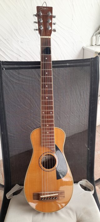 Guitarra Johnson JTR-1 travel guitar