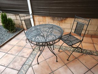 Mesa y 2 sillas de forja