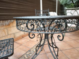 Mesa y 2 sillas de forja
