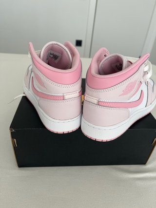 Nike Air Jordan 1 Mid Rosa y Blanca Talla 36