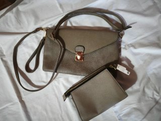 Bolso de mano/ hombro y neceser color topo