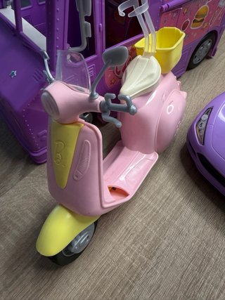 Barbie Coche, Moto y Heladería