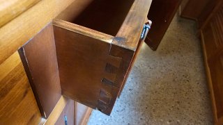 Aparador de madera rústico