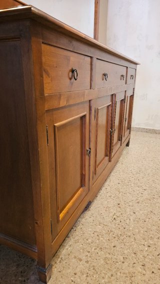 Aparador de madera rústico