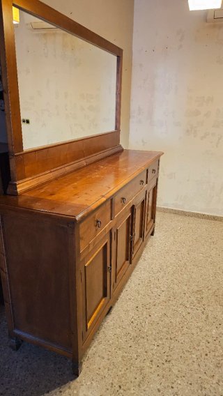 Aparador de madera rústico