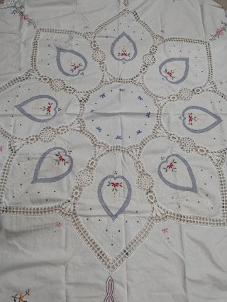Tovaglia rotonda vintage ricamata a mano