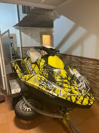 Sea-Doo Spark Amarillo y Negro