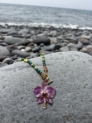 Collar Orquídea Natural y Piedras