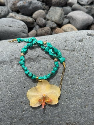Collar Orquídea Natural y Piedras