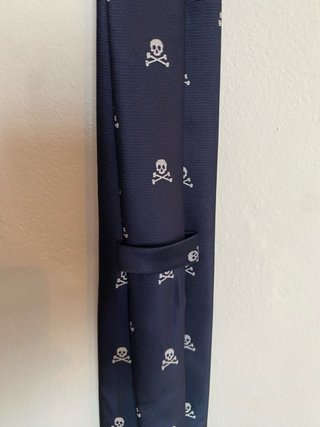 Corbata azul marino con calaveras scalpers