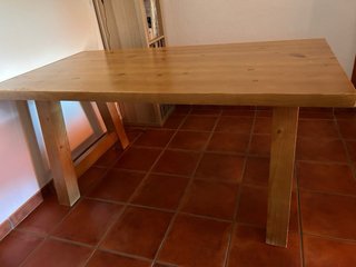Mesa de comedor de madera