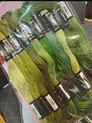 10 madejas de varios cabos en color gama .