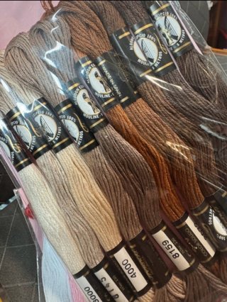 10 madejas de varios cabos en color gama .