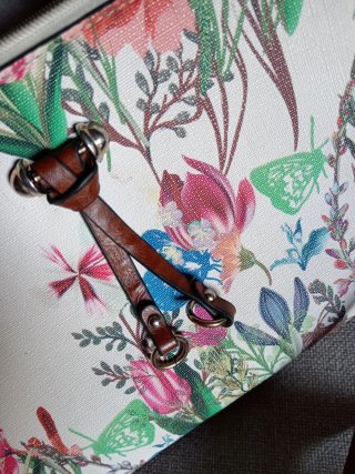 Borsa similpelle bianca floreale