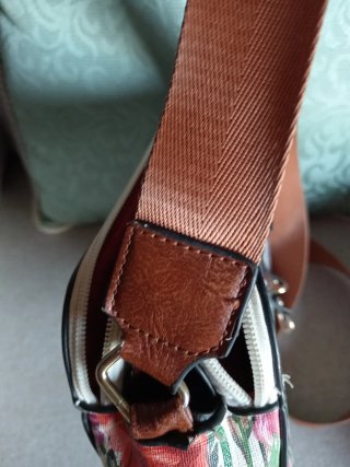 Borsa similpelle bianca floreale