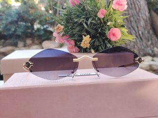 Gafas de sol Cartier doradas y moradas