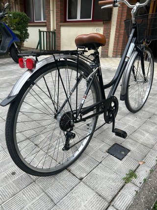 Bicicleta de paseo negra