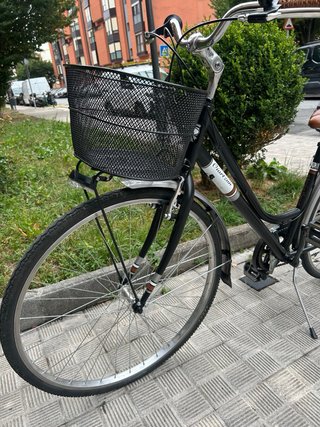 Bicicleta de paseo negra