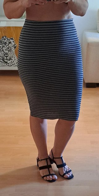 Falda Midi Lycra Gris/Negro Talla M Mango