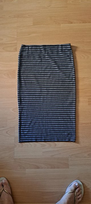 Falda Midi Lycra Gris/Negro Talla M Mango