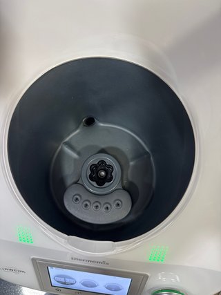 Thermomix TM5 y todos los accesorios.