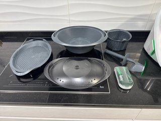 Thermomix TM5 y todos los accesorios.