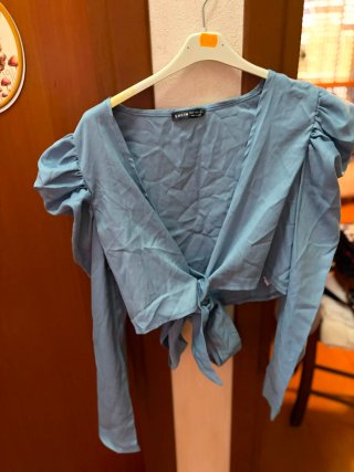 Camicetta azzurra con fiocco SHEIN XS