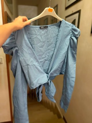 Camicetta azzurra con fiocco SHEIN XS