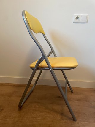 Mesa de escritorio y silla plegable