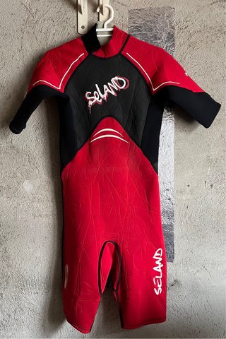 Traje de neopreno Seland corto rojo