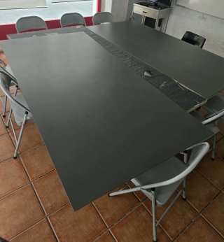 Conjunto mesas madera y sillas plegables