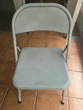 Conjunto mesas madera y sillas plegables