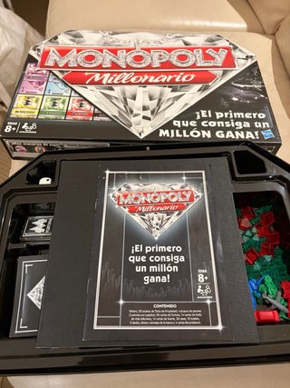 Caja de juegos de mesa: Monopoly, Cluedo, Dixit