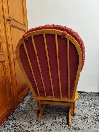 Poltrona dondolo in legno 1 a 30€ e 2 a 50€