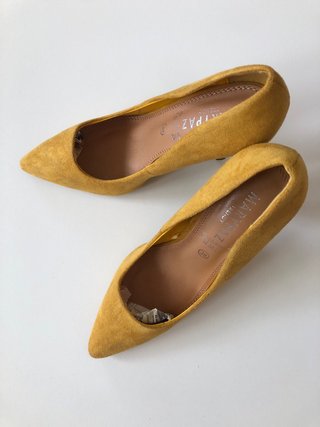 Zapatos tacón mostaza MARIPAZ - Usados 1 vez